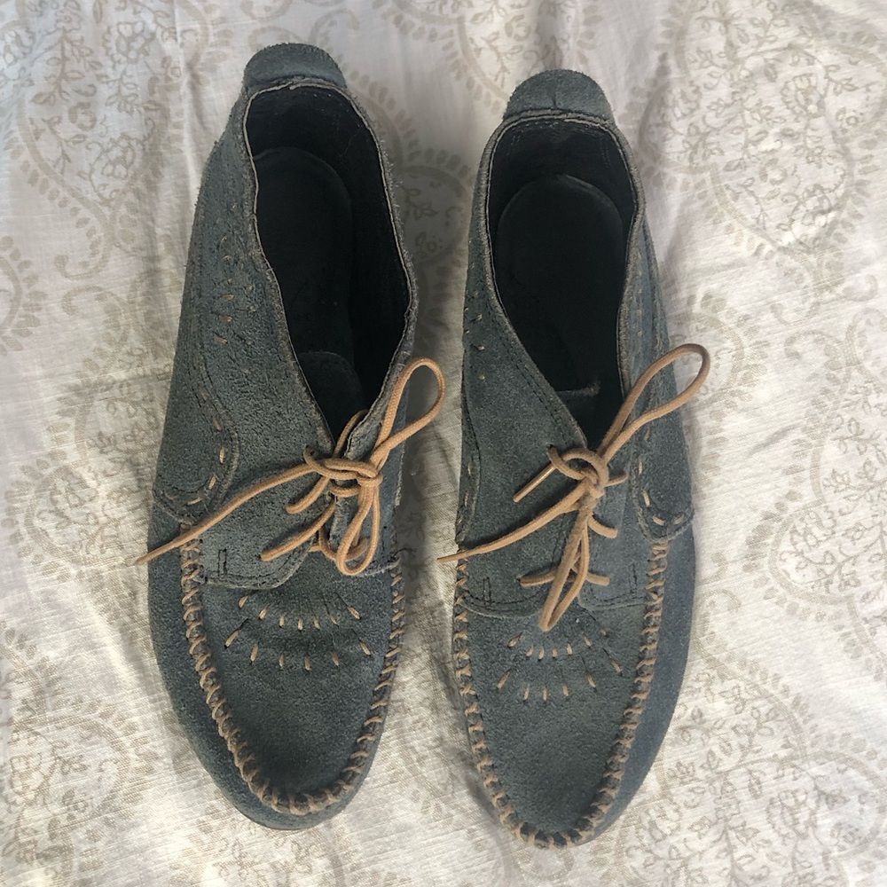 Minnetonka suede chukka booties